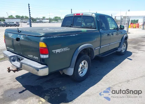 2001 Toyota Tundra Sr5 V8 z USA, uszkodzony, nr VIN 5TBBT44161S146937